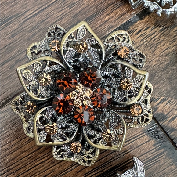 Brooch Set - Picture 3 of 10